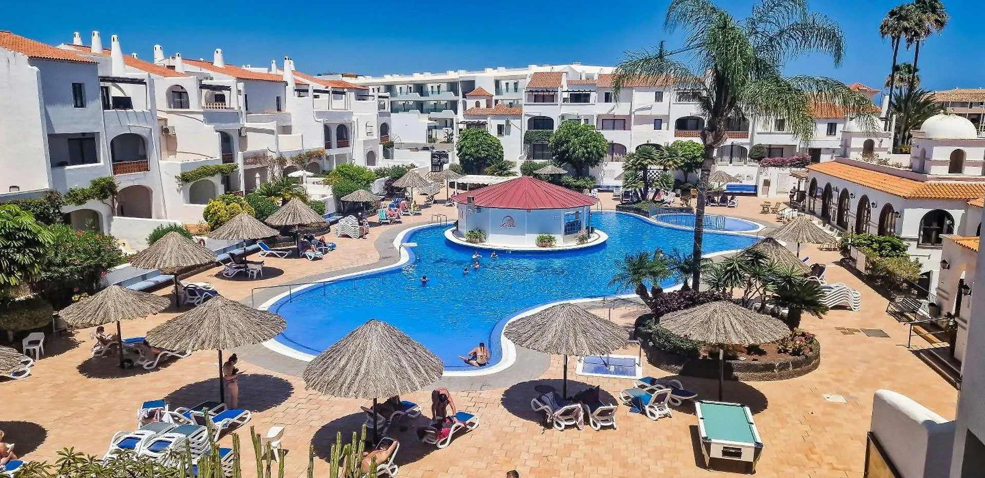 Fairways Club - Teide View Oasis - Heated Pool, Family Apt San Miguel de Abona 0*,  Espanha